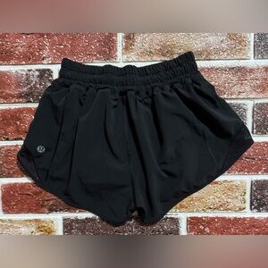 Lululemon Black Hotty Hot Shorts 2.5” size 0 low rise